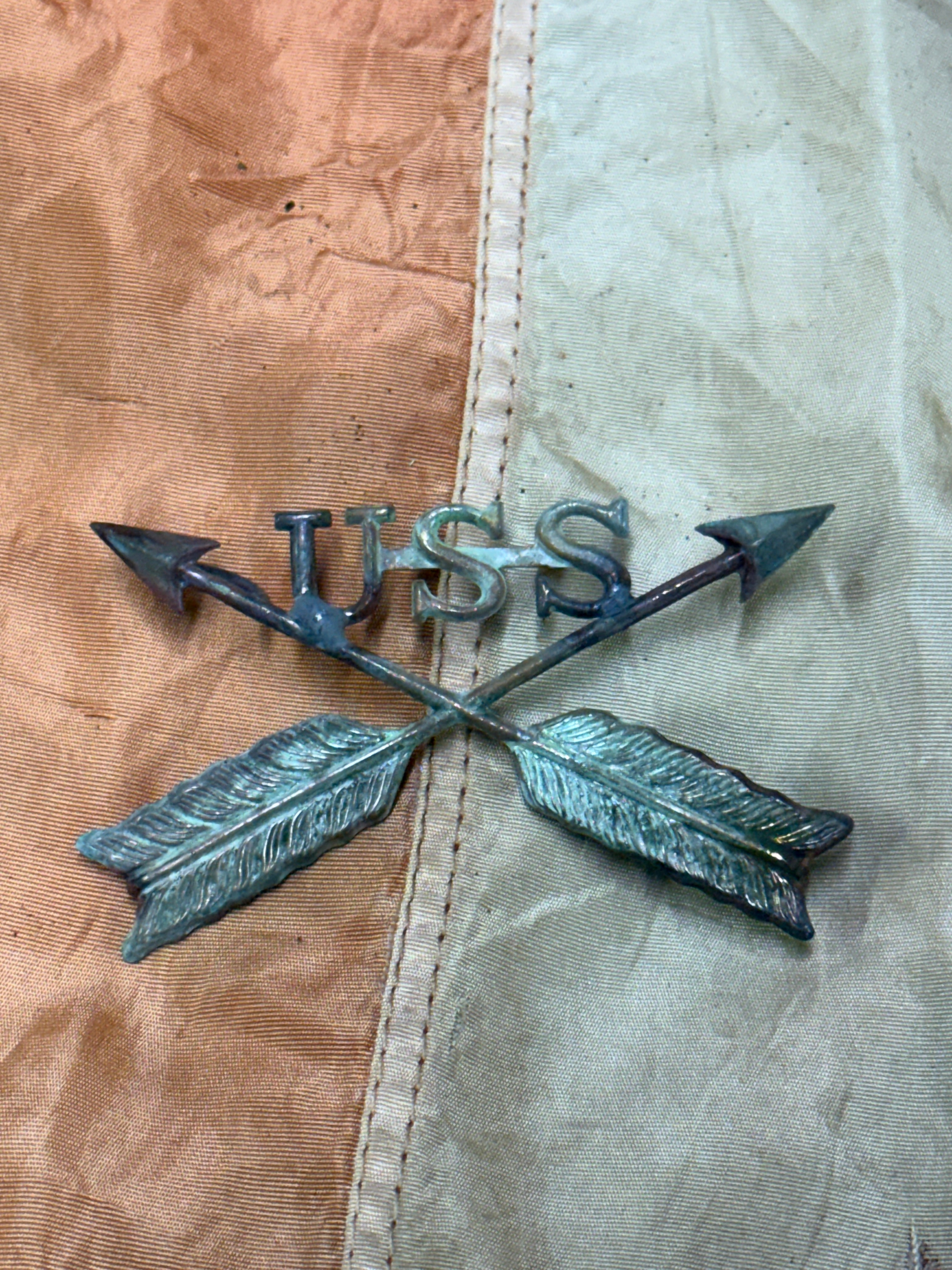 RARE Authentic Indian Wars US Army United States Scouts (USS) Crossed Arrows Hat Badge (c. 1870s-1890s) - W/ Prongs