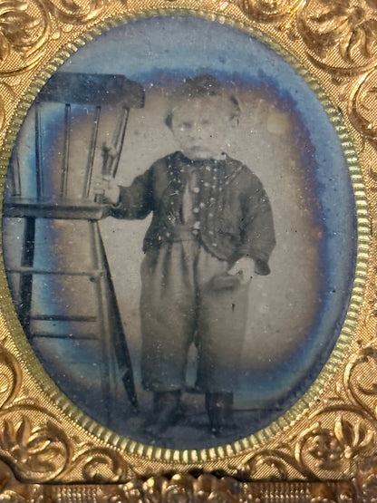 Authentic Victorian Civil War Era Cased Photo (Tintype/Ambrotype) - Oval Gilt Frame &amp; Red Velvet Liner