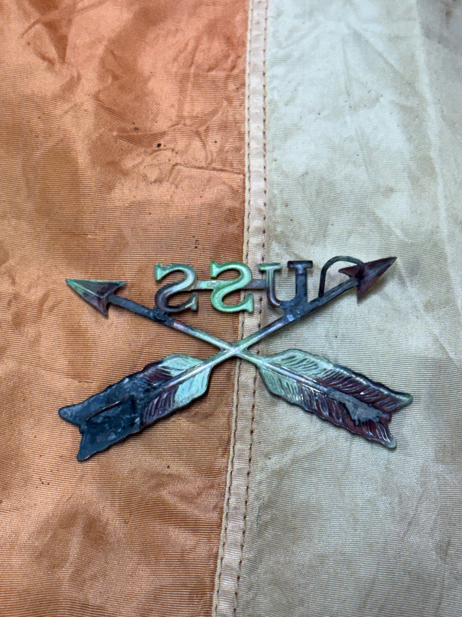 RARE Authentic Indian Wars US Army United States Scouts (USS) Crossed Arrows Hat Badge (c. 1870s-1890s) - W/ Prongs